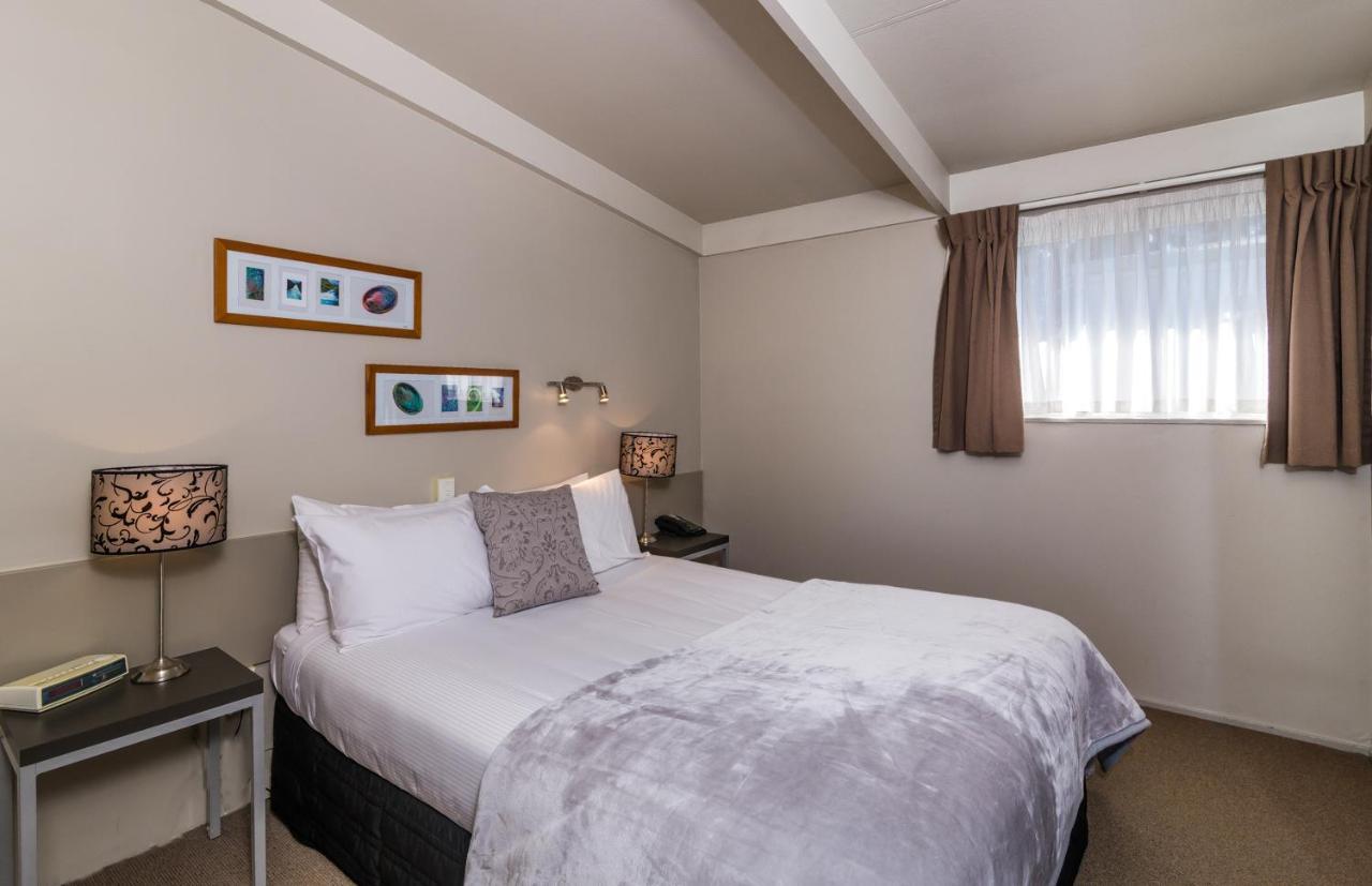 Twin Peaks Lakeside Inn Taupo Exterior foto