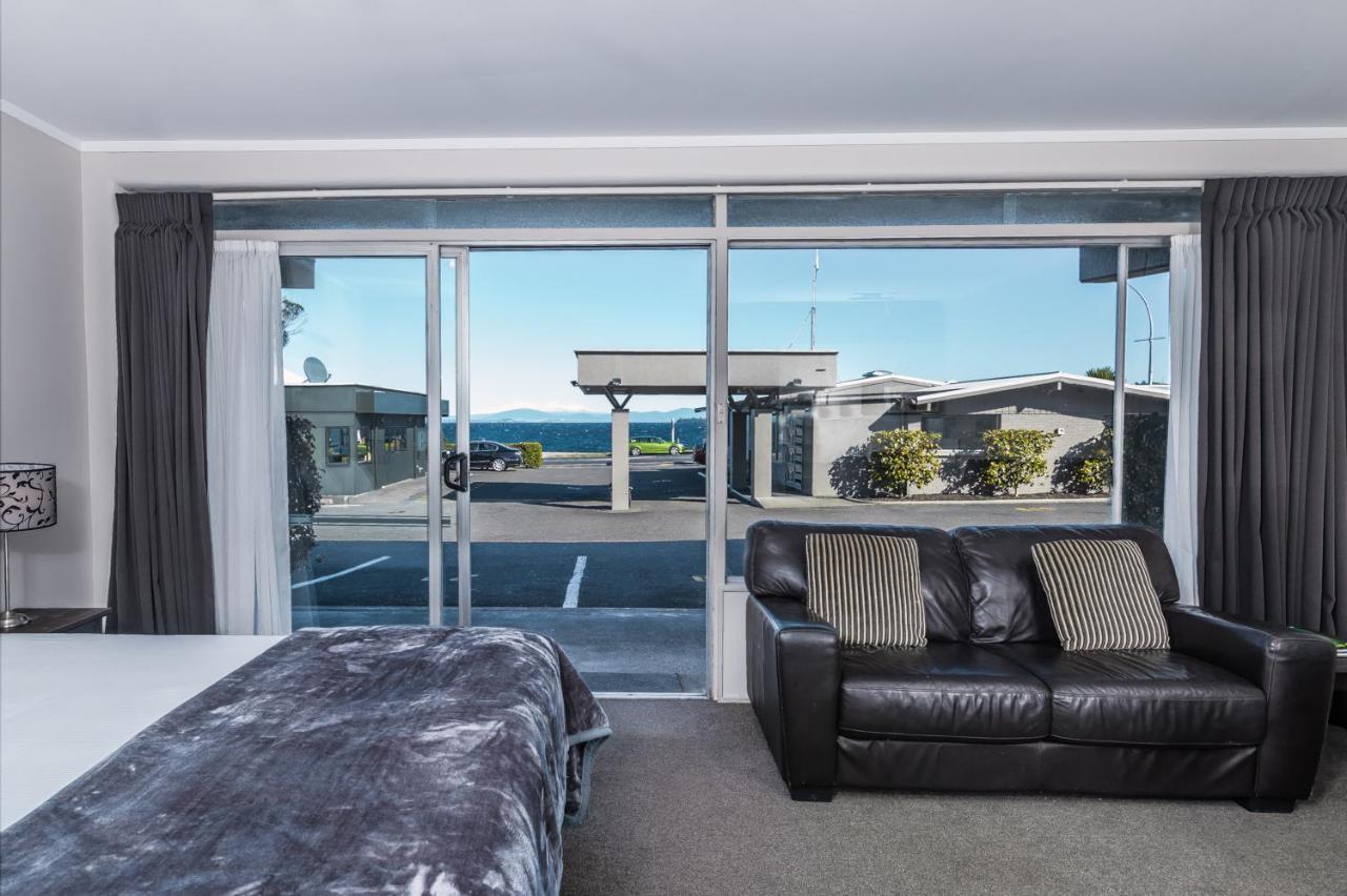 Twin Peaks Lakeside Inn Taupo Exterior foto