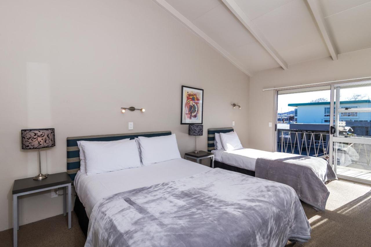 Twin Peaks Lakeside Inn Taupo Exterior foto