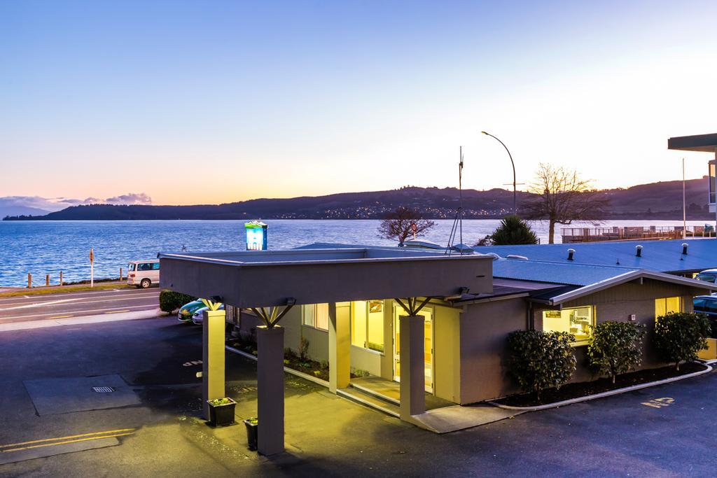 Twin Peaks Lakeside Inn Taupo Exterior foto
